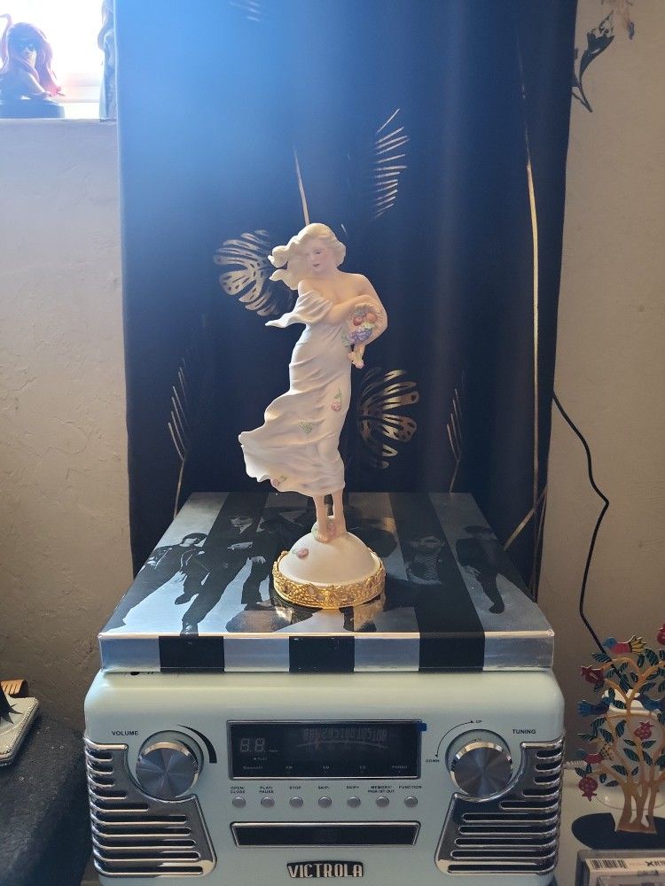 Franklin Mint Figurine.