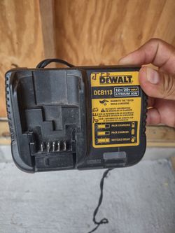 DeWALT 12V / 20V Lithium-Ion Battery Charger