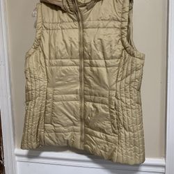 New York &amp; Company Puffer Vest; Size L