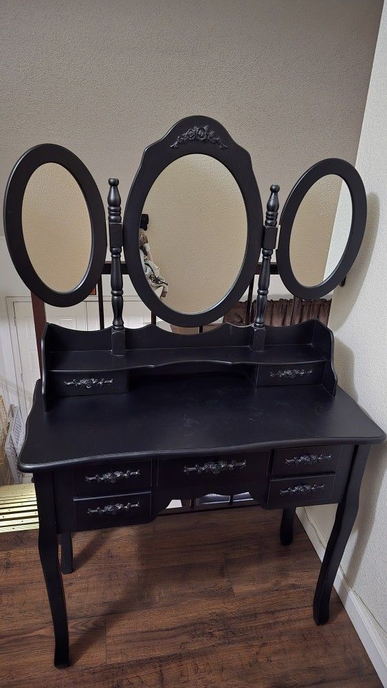 Seyurigaoka Black Wooden Vanity