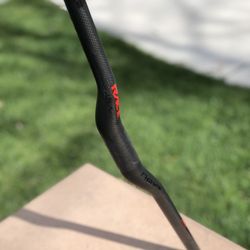 RACE FACE NEXT 35 20MM RISE HANDLEBAR   Brand: Face Face  Model: Next  Bike Type: Mountain Bike  Type: Riser Bar  Material: Carbon Fiber  Color:  Flat