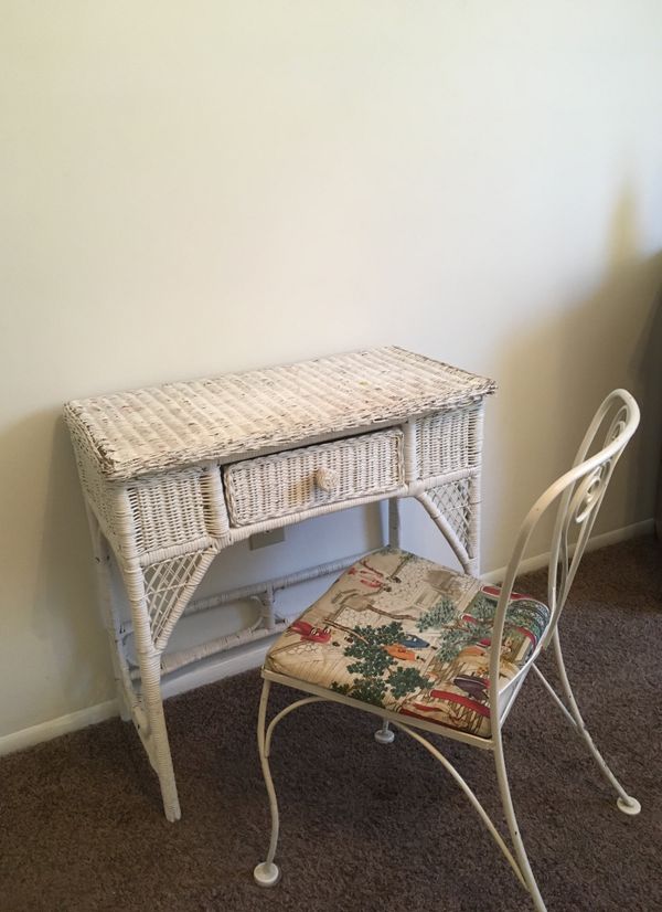 Wicker Vanity And Chair For In Greenville Sc Offerup Wicker Vanity And Chair Greenville Sc
