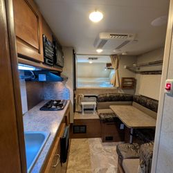 2013 Lance 825