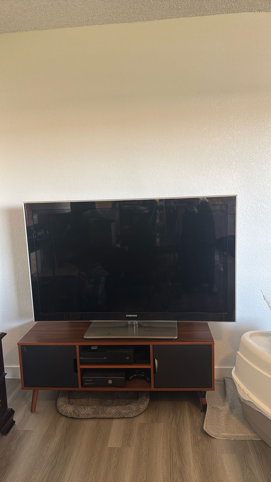 55 Inch Samsung Tv With Power Cord And Remote