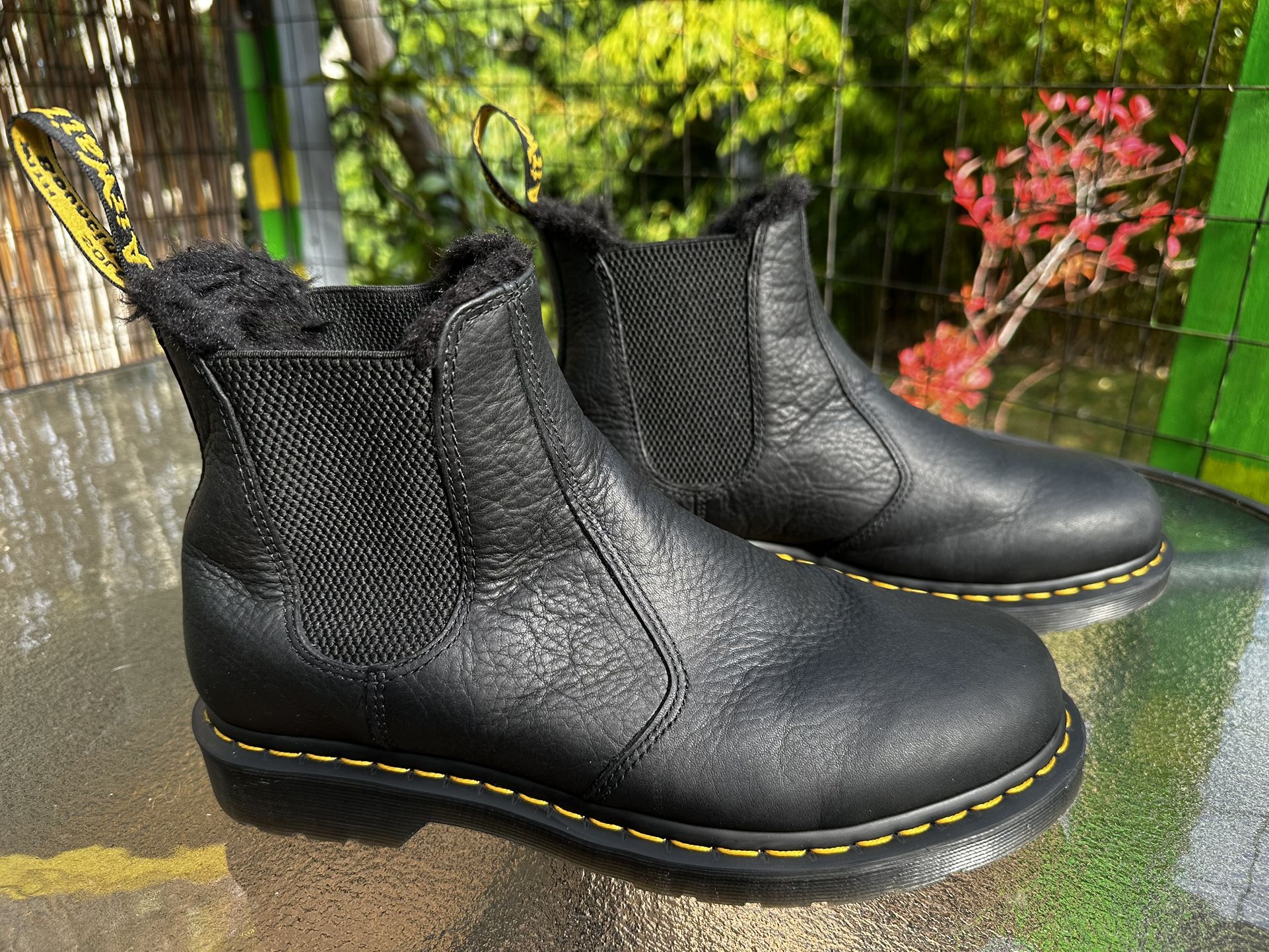 Dr. Martens 1976 Chelsea Boot, Black, Unisex Size 43