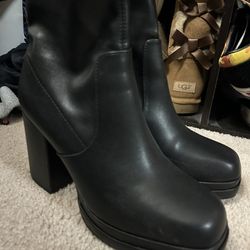 Black Boots 