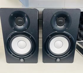 Yamaha HS5 Studio Monitor speaker in black Pair