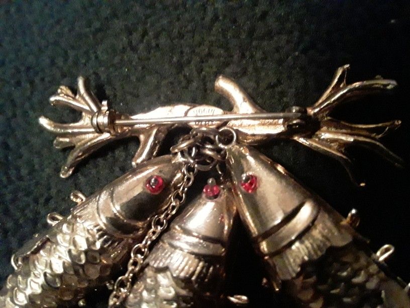 Vintage Vogue 6 Fish Brooch