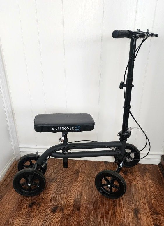 KNEE ROVER: KNEE SCOOTER/WALKER. DUAL HAND BRAKES, FOLDABLE,ADJUSTABLE, BLACK MATTE FRAME. EXCELLENT CONDITION!