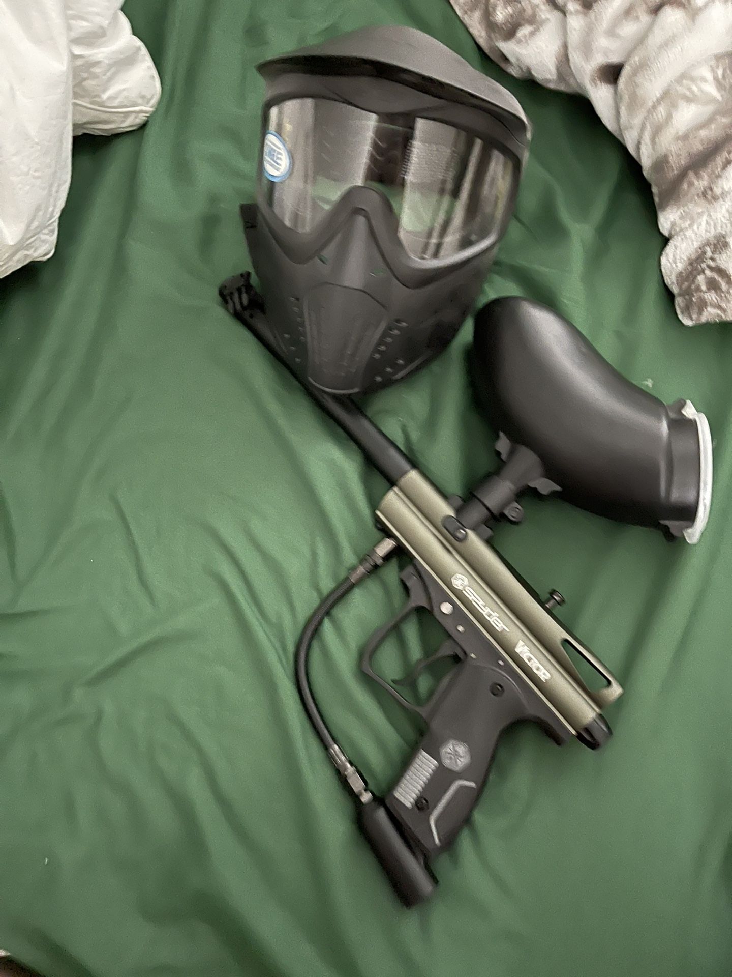 Paintball gun with face mask!