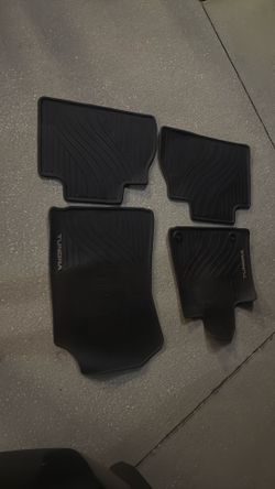 Tundra rubber mat set