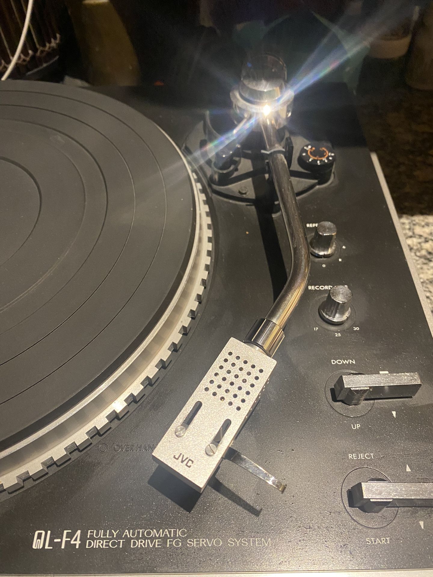 Very nice JVC QL F4 turntable