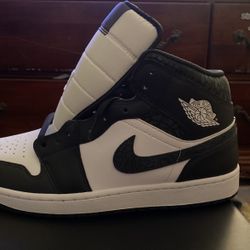 Air Jordan 1 Mid  White Black 