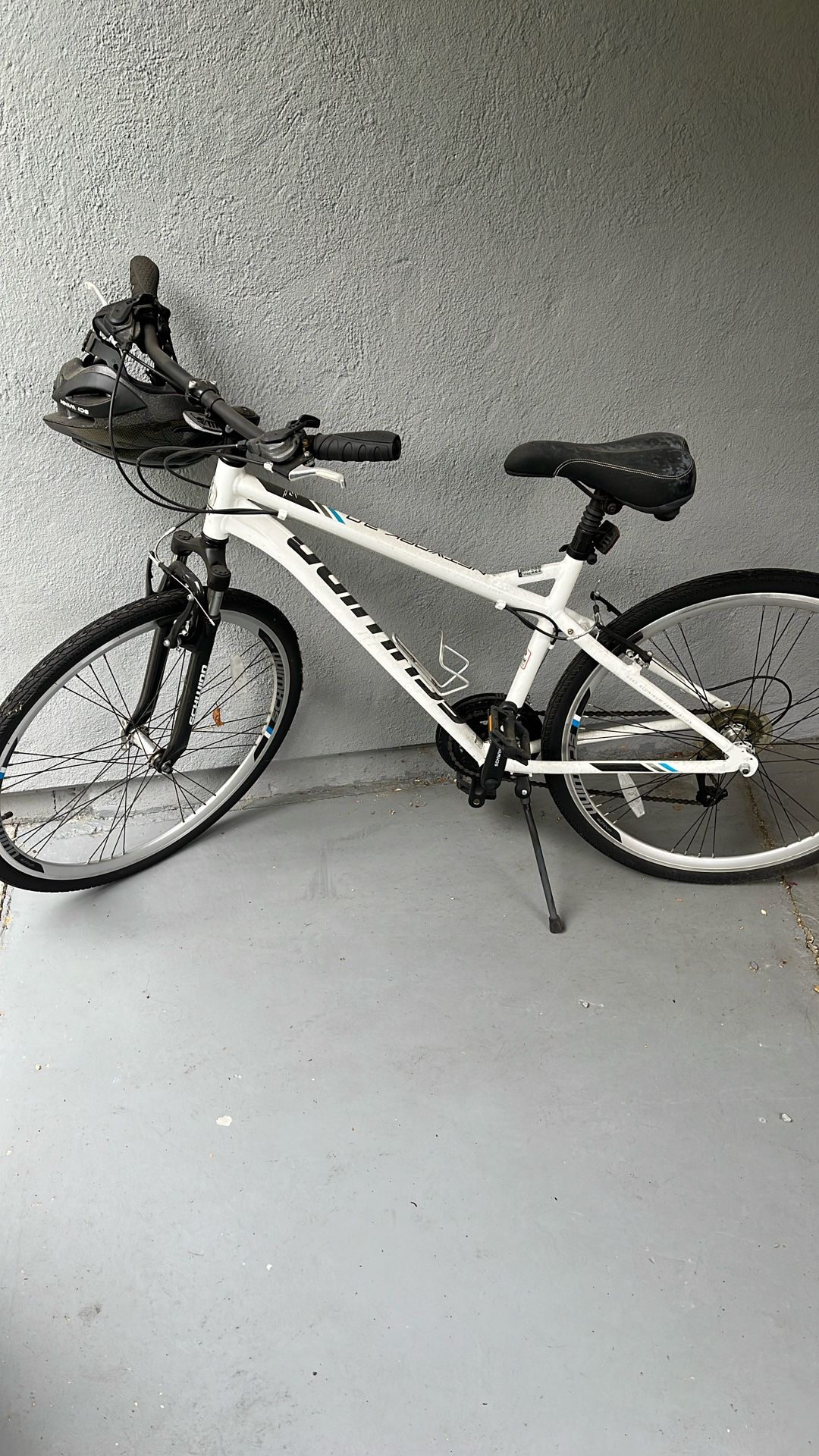 Schwinn Mountain Bike Network 3.0 White + Schwinn Helmet 