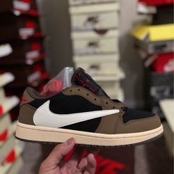 SIZE 12 TRAVI$ $COTTS NIKE COLLABS 😊✌️