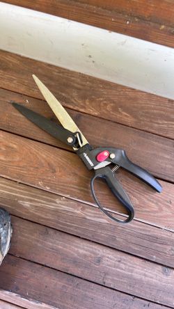Lawn scissors
