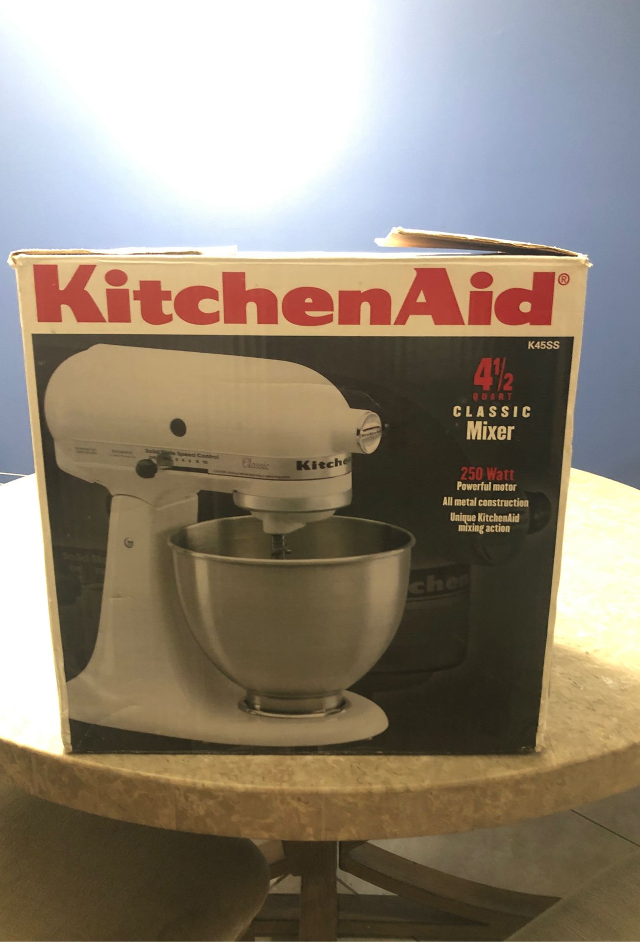 Kitchen Aid 250 watt 4.5 quart tilt head mixer