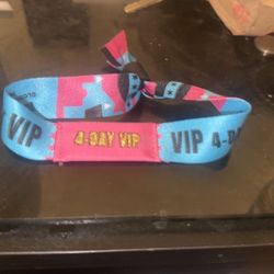 VIP Lolla Wristbands 
