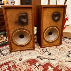 Speakers  vintage working well Classic Rare Royal 5 Speaker System , sound good 