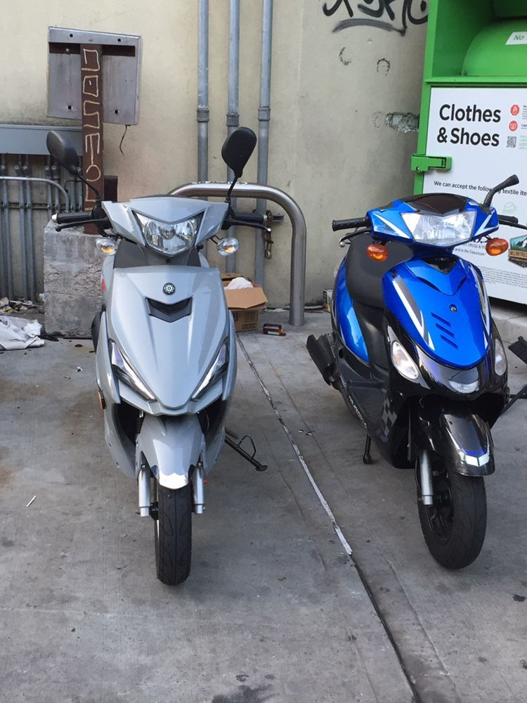 200cc Transport And 50cc Moped Scooter Lot