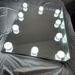 Vanity Mirror LED LIGHTING ✨️ LIKE NEw