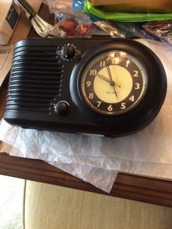 Big Ben Replica Clock Radio. Battery or 110v