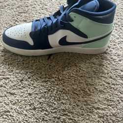 Air Jordan 1 Mid Size 12