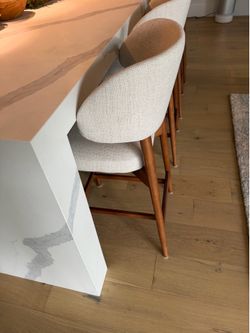 Barstool west elm.