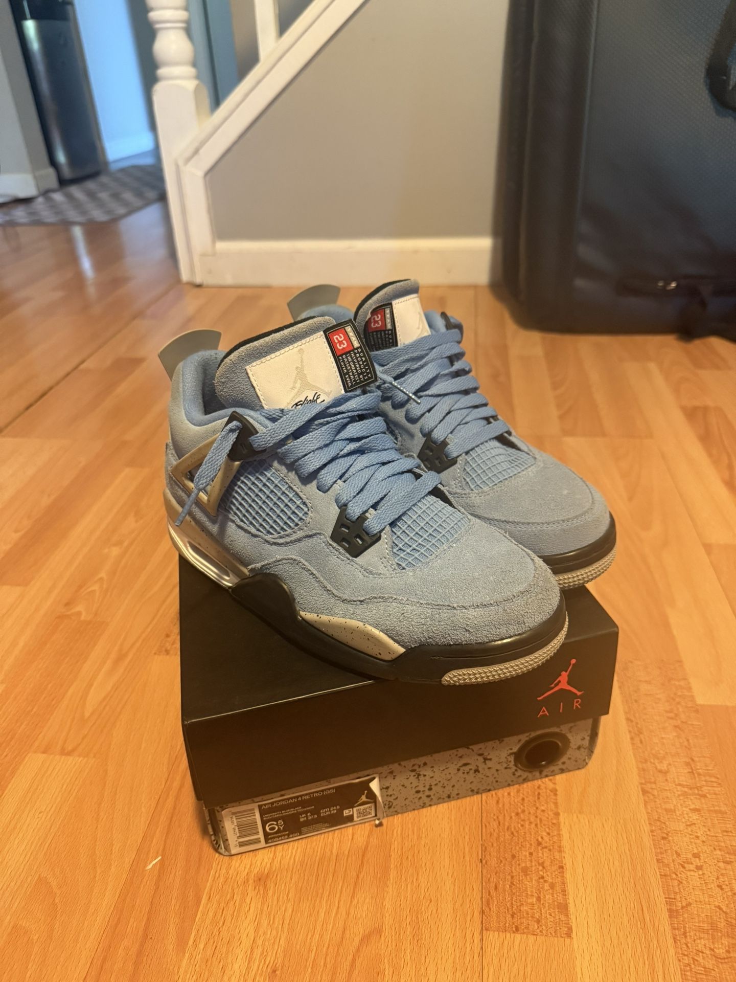 Air Jordan 4 Retro UNC