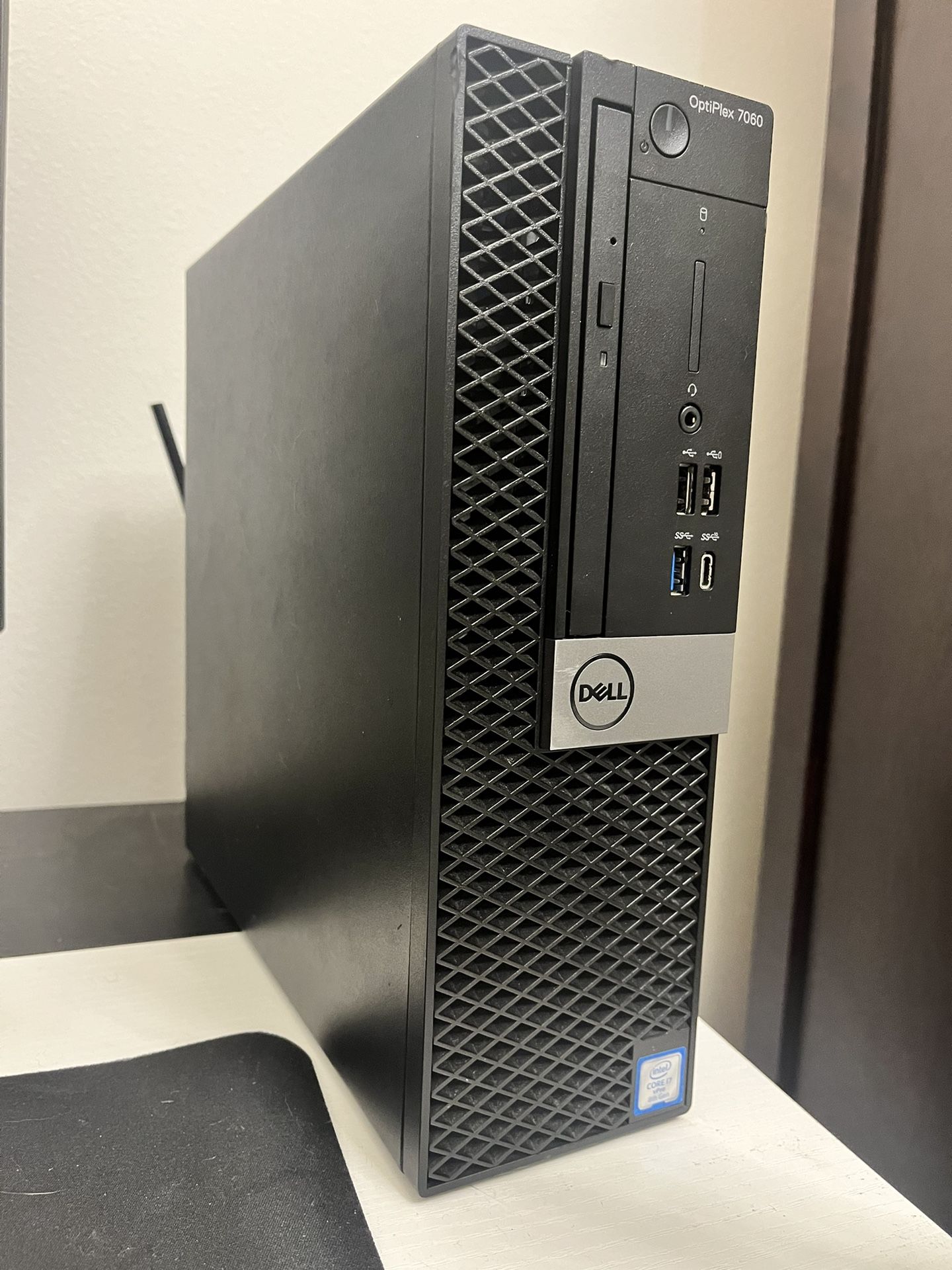 DELL Optiplex - Esport/HTPC - Intel i7-8700 / 32GB DDR4 / 512GB M.2 NVMe SSD / AMD WX 4100 4GB GPU