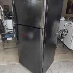 Frigidaire Refrigerator 