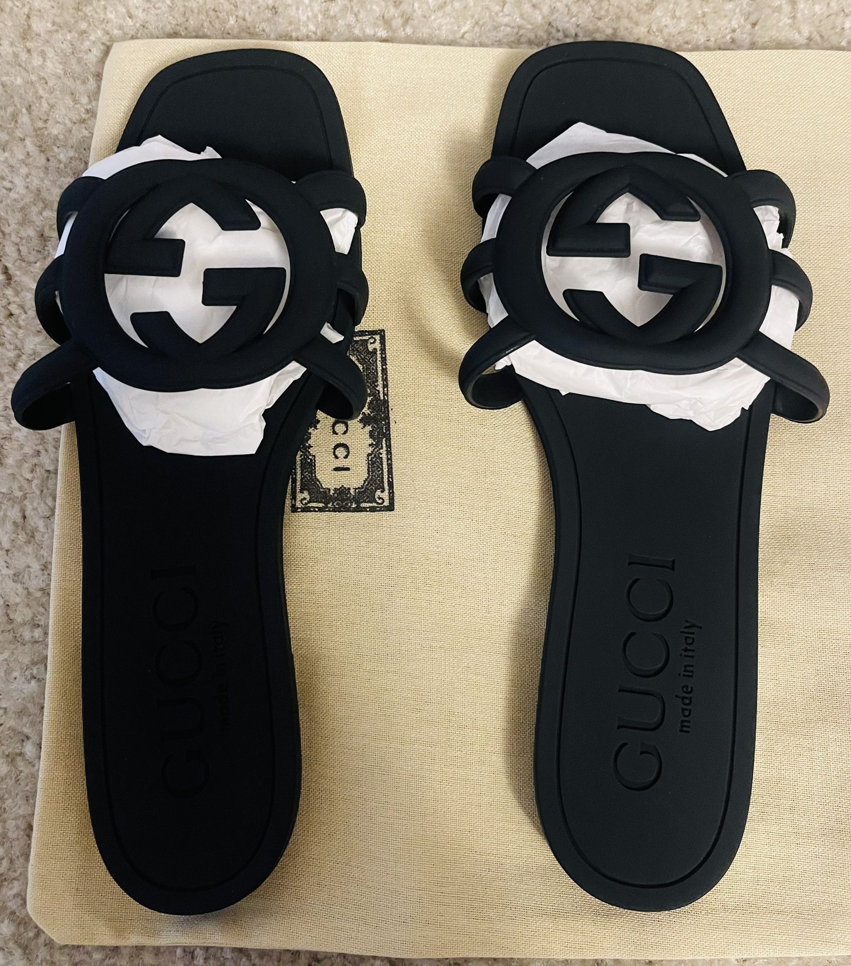 NWT gucci women sandals Black color size 10New With Dust Bag