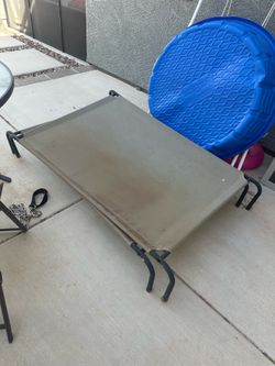 2 extra large lifted dog beds