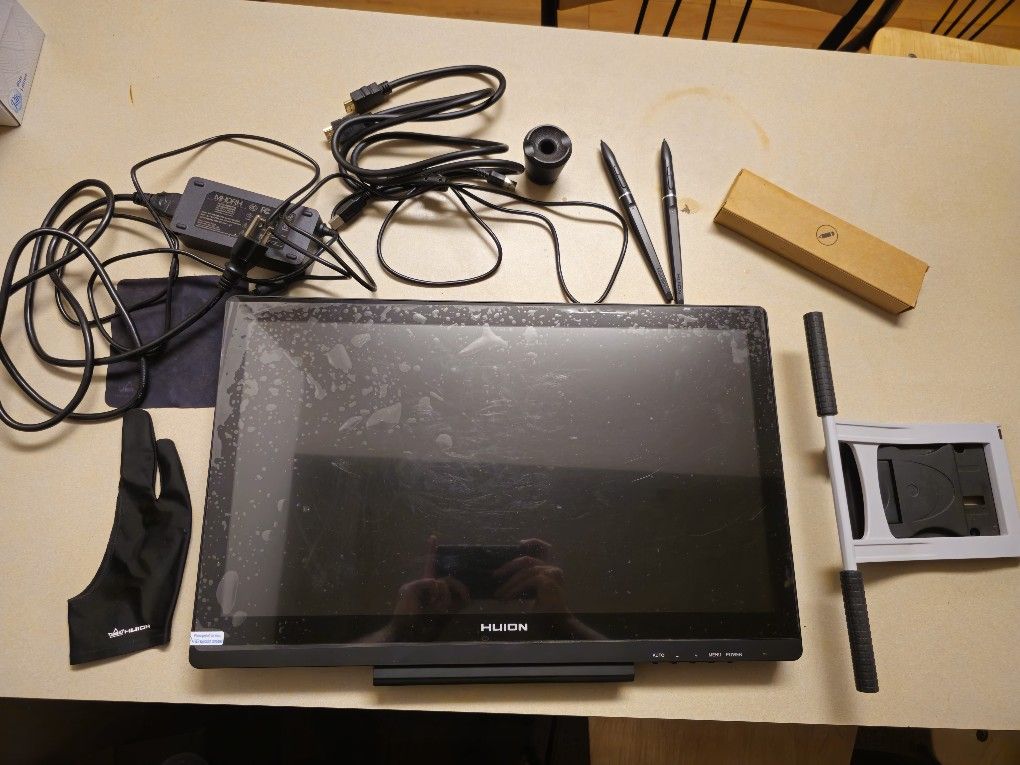 Huion Kamvas GT-191 Graphics IPS Pen Display with Accessories