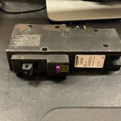 Square D Home Line 15 Amp Single Pole Plug On Neutral Dual Function Circuit Breaker ( 20 Available )