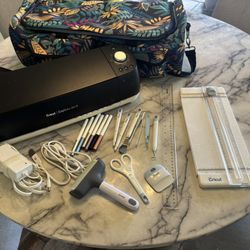 Cricut Explore air 2 Bundle