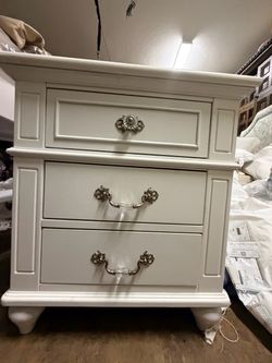 Stand cabinet $20