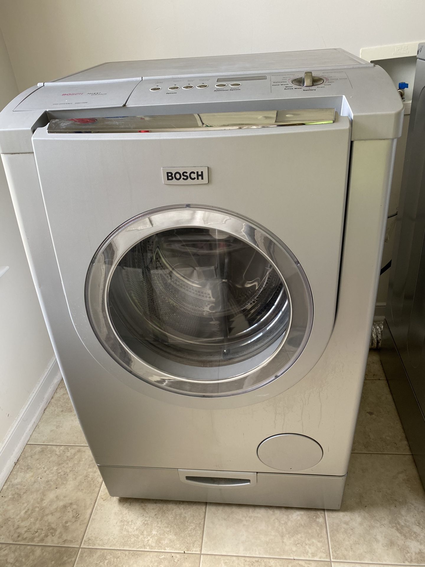 Bosch washer / dryer set with pedestal drawers for Sale in Virginia Beach, VA OfferUp