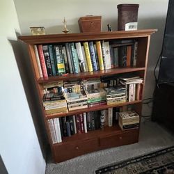 Solid Wood Bookshelf – 3 Shelves with Drawers, Excellent Condition