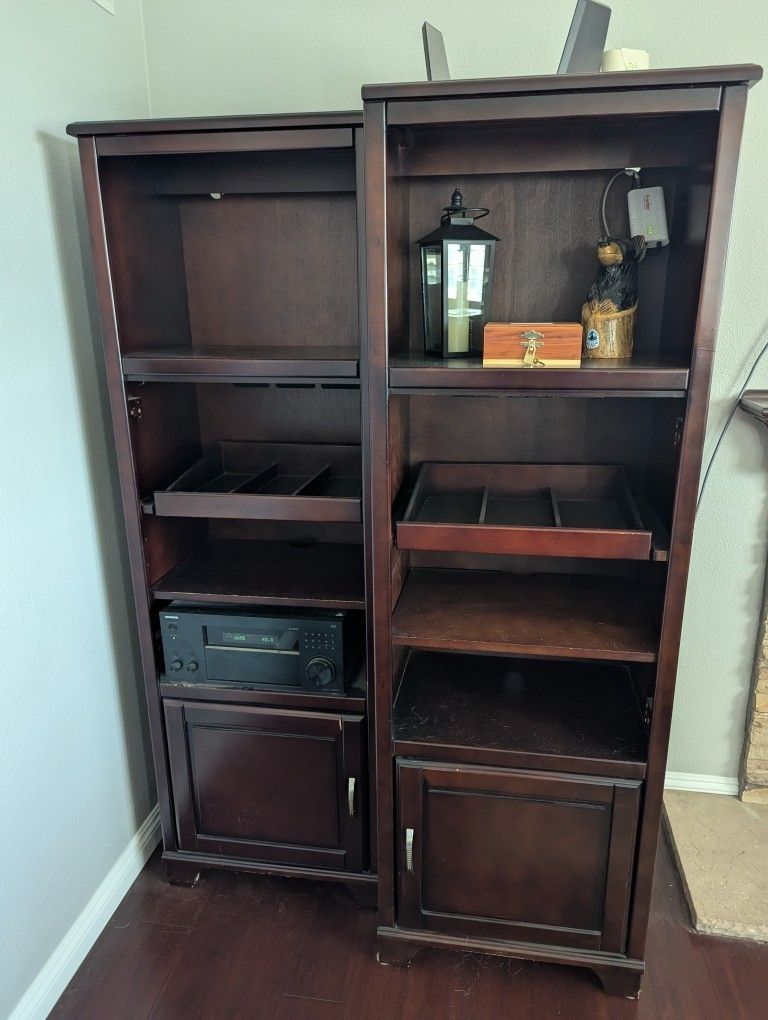 2 Bookshelves