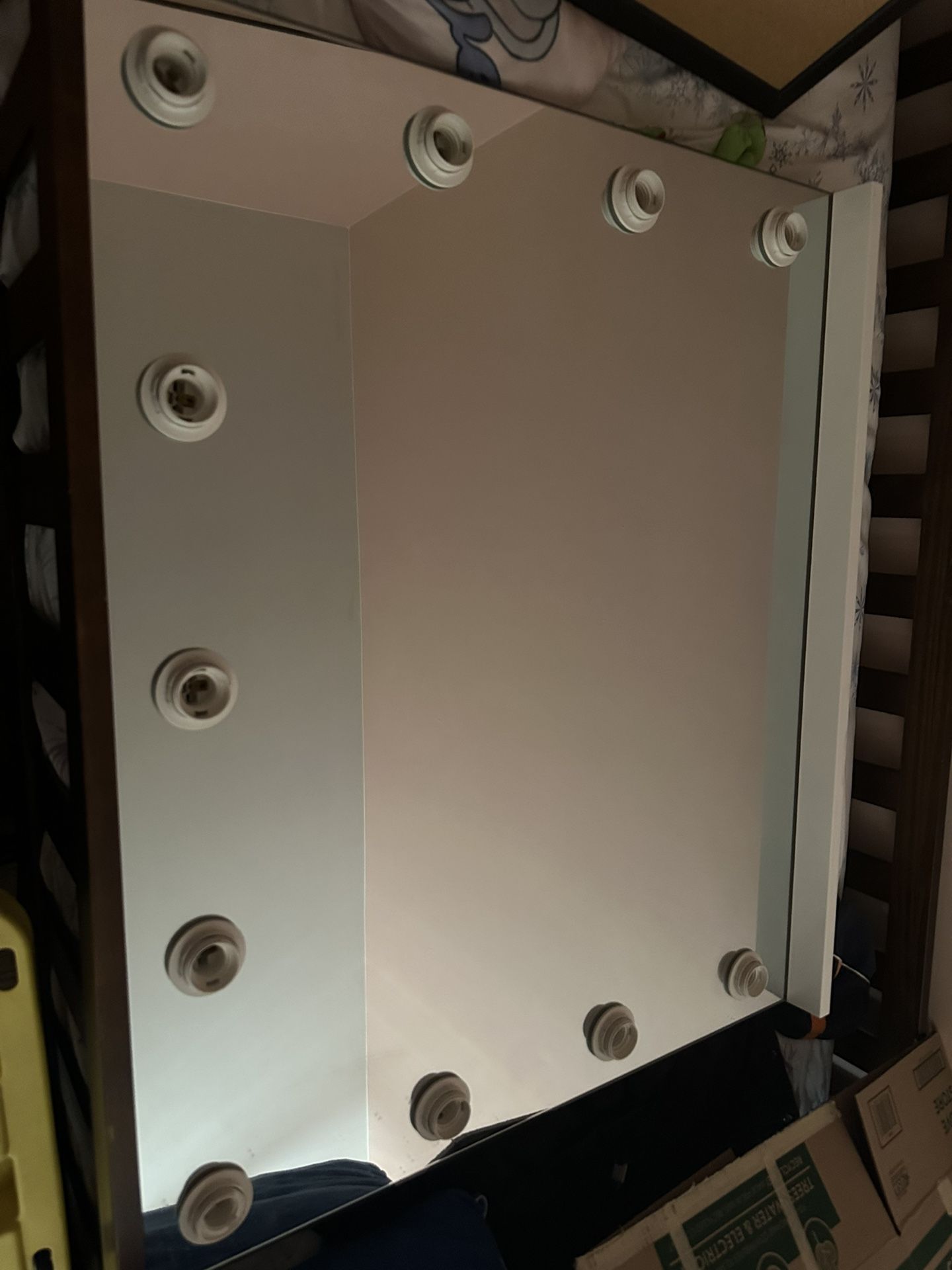 Makeup Vanity Mirror W /lightbulbs