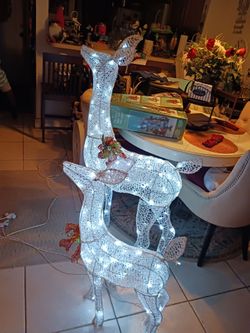 2 BEAUTIFUL LITE UP RAINDEERS 29 SET FIRM LOOK MY POST ALOT ITEM