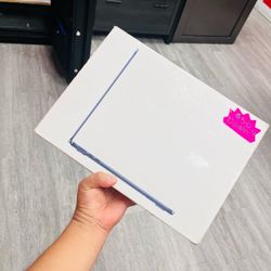 MacBook Air 13inch M3 16GBRAM 512GBSSD