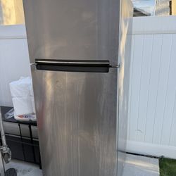Whirlpool 11.6 cu Refrigerator 