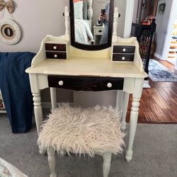 Vintage 90’s farmhouse Vanity table & stool