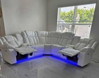 Sofa seccional reclinable eléctrico totalmente nuevo a la venta