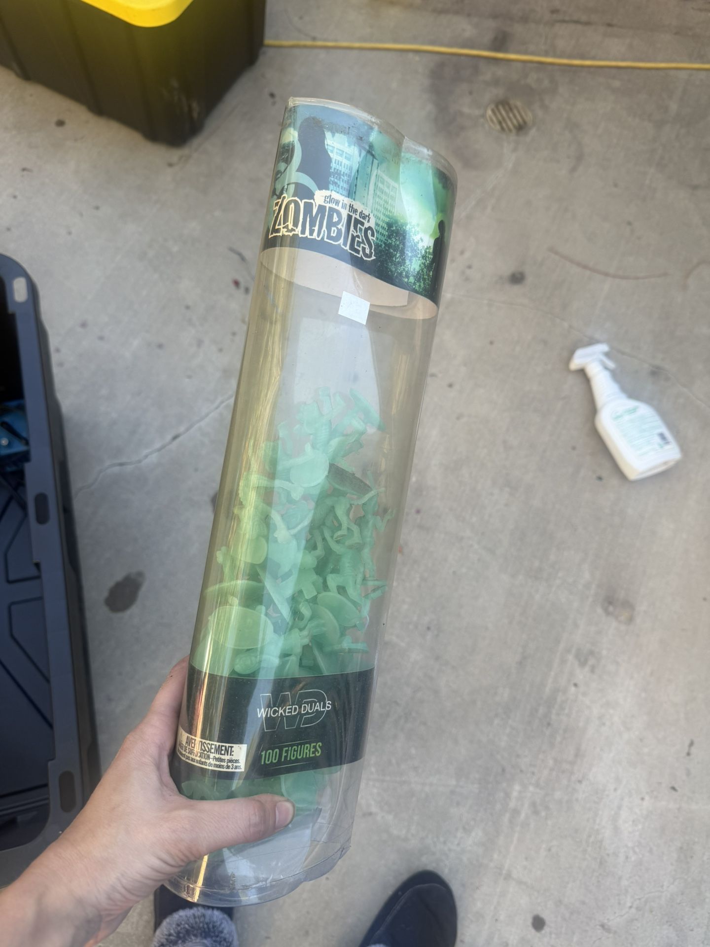 Glow-in-the-Dark Zombies (Toy/Figurines)