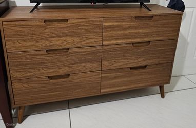 Modern 6-Drawer Wood Dresser. Pre-owned
