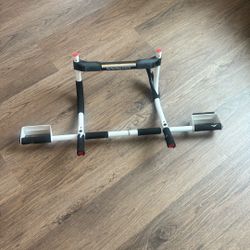 Pull Up Bar Work Out 