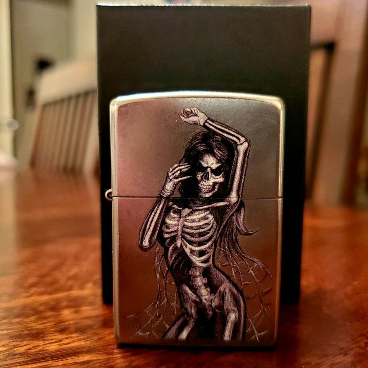 Zippo Sexy Skeleton Lighter